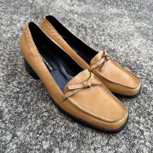 Jennifer Moore Mansfield Tan Leather Loafers Women's Sz 9.5 Block Heel Bow